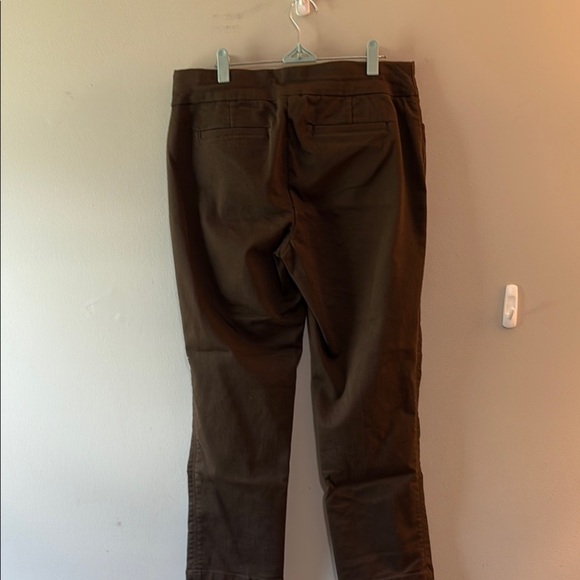Croft & Barrow Brown Straight Leg Pants Size 12 Short - Picture 5 of 6